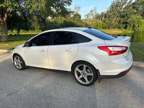 Used 2012 Ford Focus Titanium FWD image 4