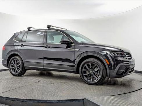 Used 2022 Volkswagen Tiguan SE image 9
