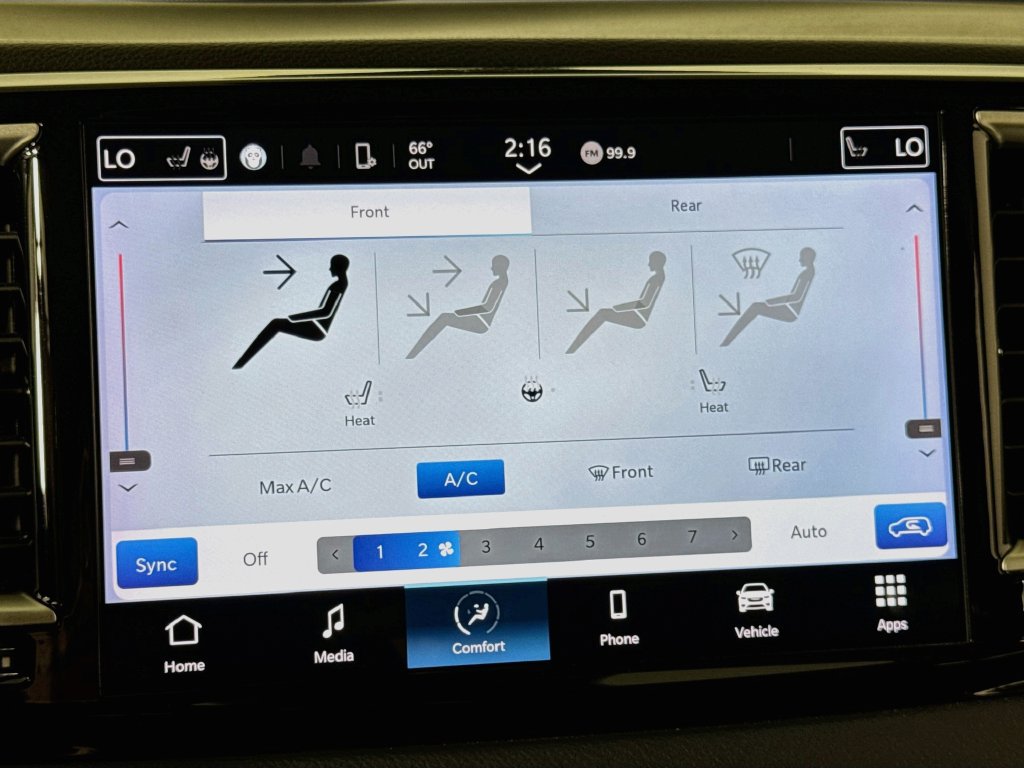 Used 2024 Chrysler Pacifica Touring-L FWD image 30