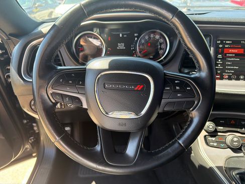 Used 2019 Dodge Challenger SXT RWD image 11