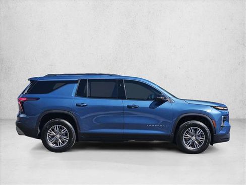 Used 2025 Chevrolet Traverse LT w/ Driver Confidence Package FWD image 9