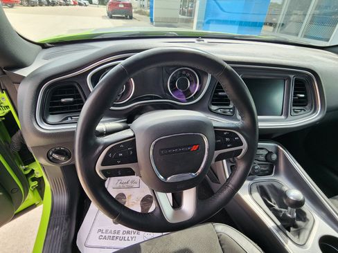 Used 2015 Dodge Challenger R/T Scat Pack w/ Leather Interior Group RWD image 10
