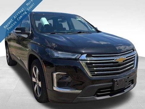 Used 2023 Chevrolet Traverse LT w/ LT Premium Package AWD/4WD image 1