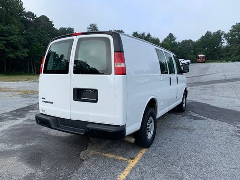 Used 2011 Chevrolet Express 2500 RWD image 10