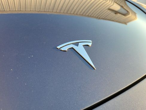 Used 2023 Tesla Model Y Performance AWD/4WD image 3