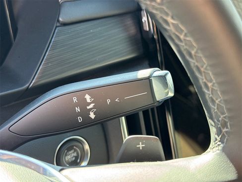 Used 2025 GMC Acadia Elevation image 9