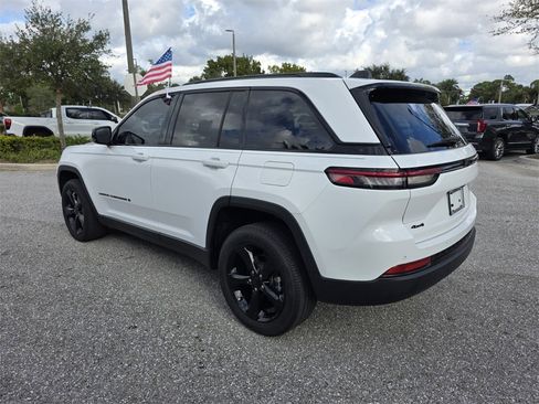 Used 2022 Jeep Grand Cherokee Altitude image 6