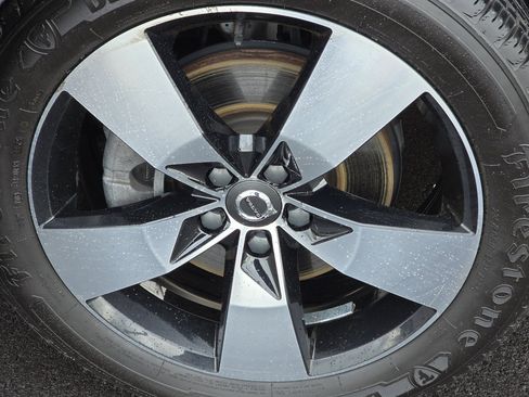 Used 2021 Volvo XC40 T5 Momentum w/ Premium Package image 10