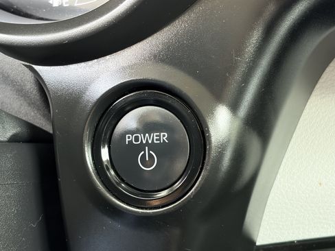 Certified 2025 Toyota Sienna LE FWD image 25
