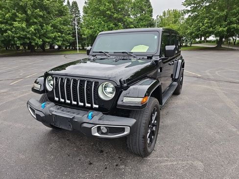 Used 2023 Jeep Wrangler Unlimited Sahara w/ Cold Weather Group AWD/4WD image 2