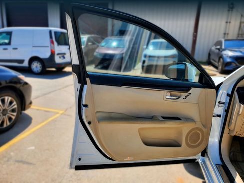 Used 2014 Lexus ES 350 w/ Premium Package FWD image 16