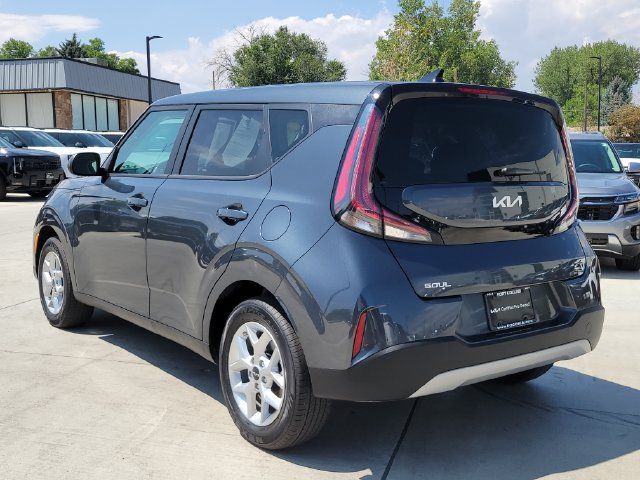 Certified 2025 Kia Soul LX w/ LX Technology Package FWD image 3