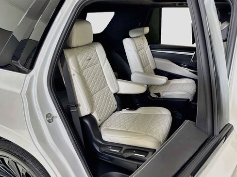 Used 2025 Cadillac Escalade V AWD/4WD image 27