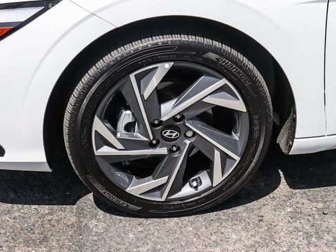 Used 2025 Hyundai Elantra SEL FWD image 14