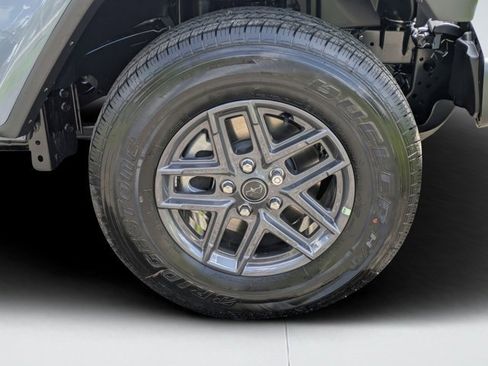 New 2025 Jeep Gladiator Sport image 9