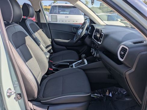 Certified 2025 Hyundai Venue Limited FWD image 30