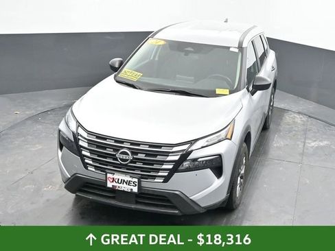Used 2024 Nissan Rogue S image 37