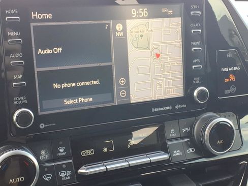 Used 2021 Toyota Highlander XLE image 20