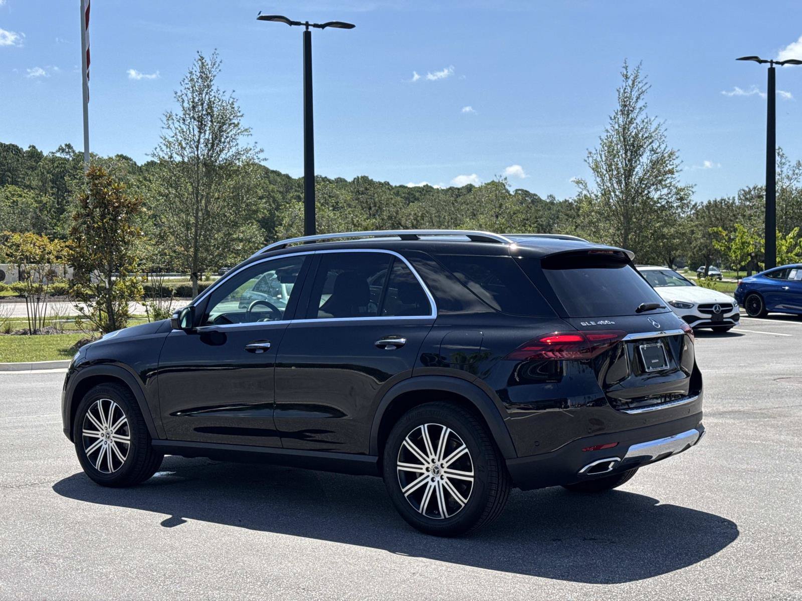Used 2025 Mercedes-Benz GLE 450e 4MATIC w/ Driver Assistance Package image 6