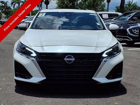 Used 2024 Nissan Altima 2.5 SV w/ SV Premium Package FWD image 2