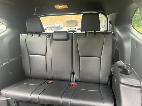 Used 2025 Toyota Highlander XSE AWD/4WD image 30