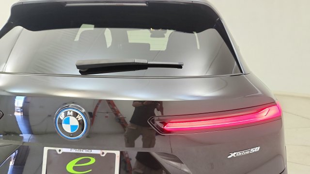 Used 2024 BMW iX xDrive50 w/ Sport Package AWD/4WD image 26