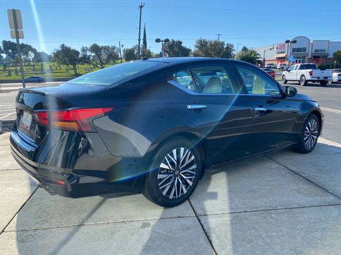 Used 2023 Nissan Altima 2.5 SV w/ SV Premium Package image 19