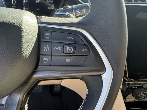 New 2025 Jeep Grand Cherokee L Limited w/ Luxury Tech Group II image 15