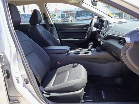 Used 2025 Nissan Altima 2.5 SV image 8