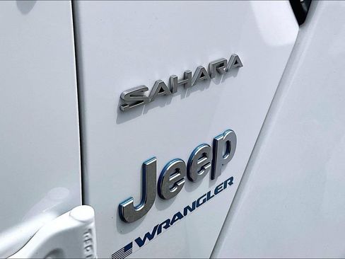 Used 2023 Jeep Wrangler Unlimited Sahara AWD/4WD image 8