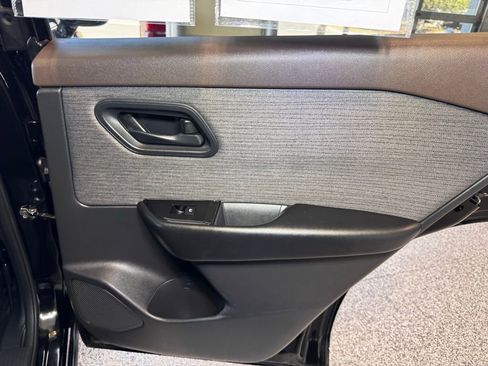 Used 2023 Nissan Rogue S image 52