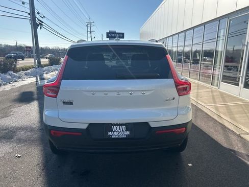 Certified 2025 Volvo XC40 B5 Plus image 4