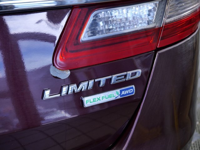 Used 2018 Ford Taurus Limited AWD/4WD image 7