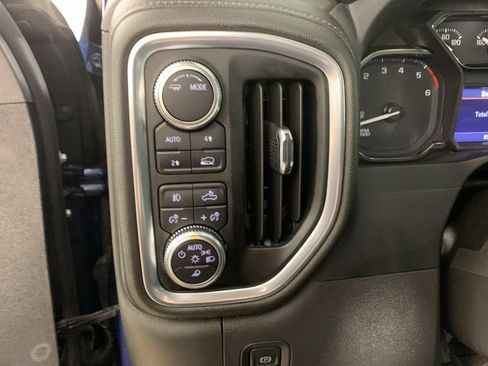 Used 2022 GMC Sierra 1500 SLT w/ Driver Alert Package II AWD/4WD image 20