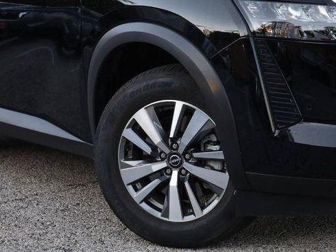 Certified 2026 Nissan Pathfinder SL FWD image 3