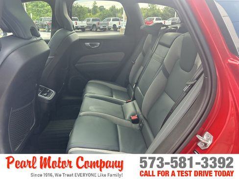 Used 2021 Volvo XC60 T5 R-Design AWD/4WD image 19