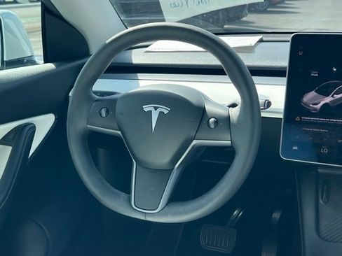 Used 2021 Tesla Model Y Long Range AWD/4WD image 16