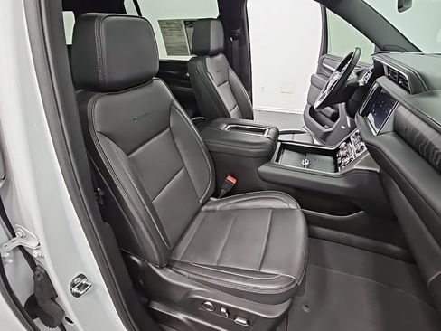 Used 2024 GMC Yukon XL Denali image 46