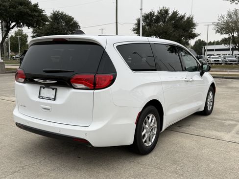 New 2026 Chrysler Voyager LX image 5