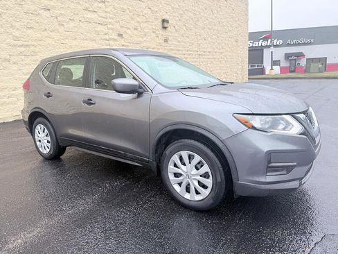 Used 2018 Nissan Rogue S image 4