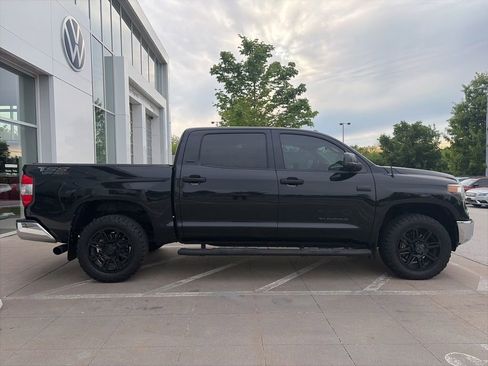 Used 2018 Toyota Tundra SR5 w/ SR5 Upgrade Package AWD/4WD image 8
