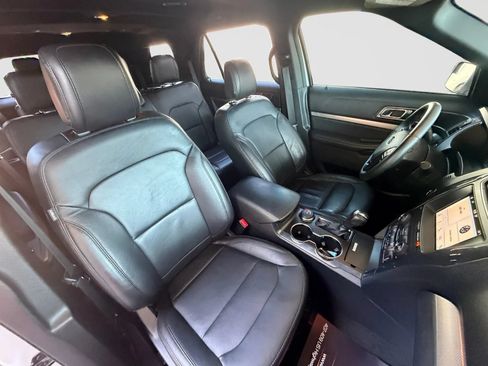 Used 2018 Ford Explorer XLT w/ Equipment Group 202A AWD/4WD image 23