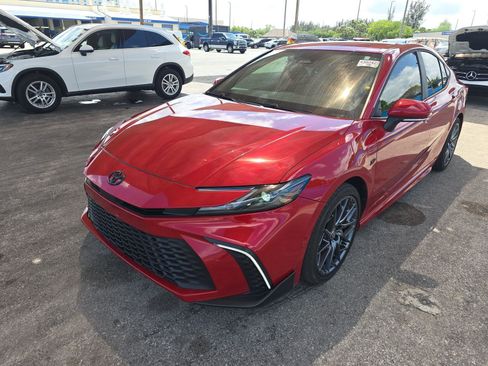 Used 2025 Toyota Camry SE w/ Convenience Package FWD image 2