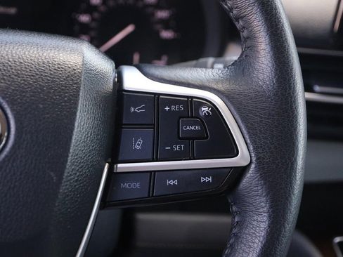 Used 2023 Toyota Sienna XLE w/ XLE Plus Package AWD/4WD image 15