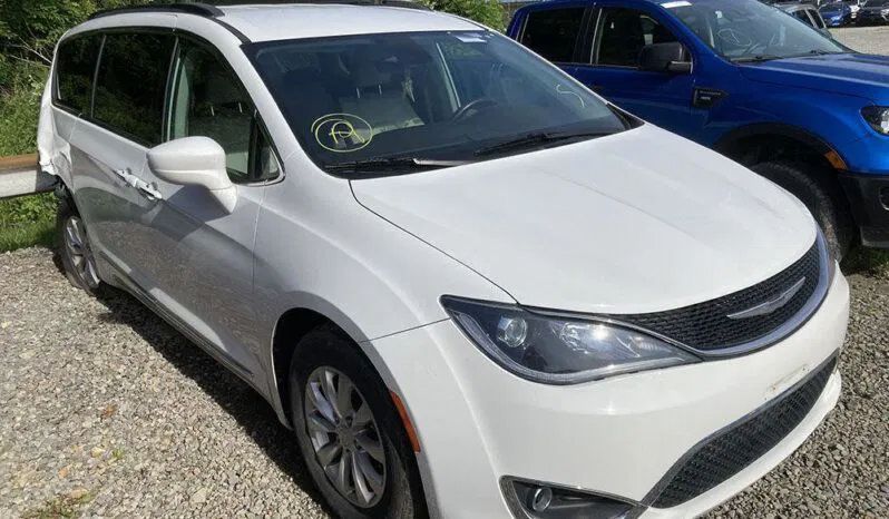 Used 2017 Chrysler Pacifica Touring-L FWD image 7