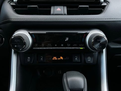 Used 2025 Toyota RAV4 XLE image 27