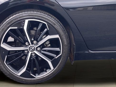 Used 2024 Nissan Altima 2.5 SR w/ SR Premium Package FWD image 10