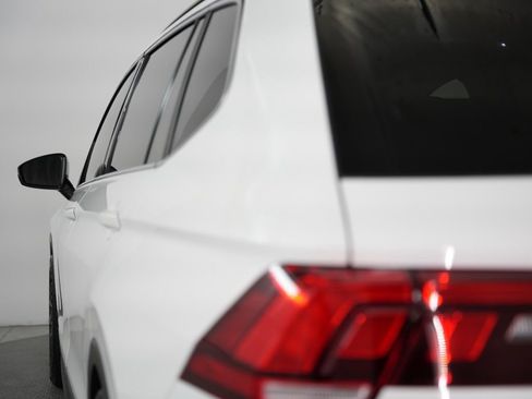 Used 2021 Volkswagen Tiguan SE w/ Panoramic Sunroof Package FWD image 58