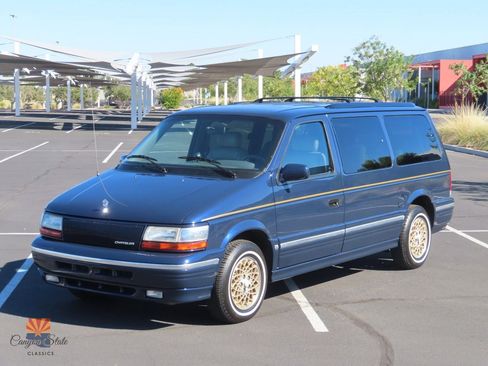 Used 1995 Chrysler Town & Country image 9