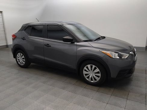 Used 2020 Nissan Kicks S image 11